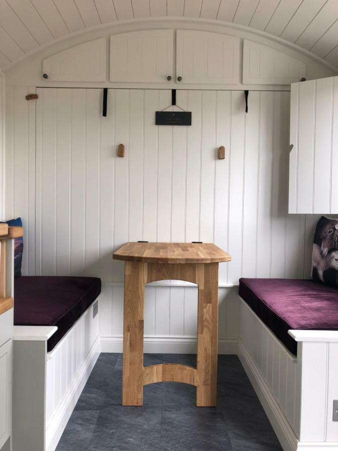 The Shepherds Hut Villa Lonmore Exteriör bild