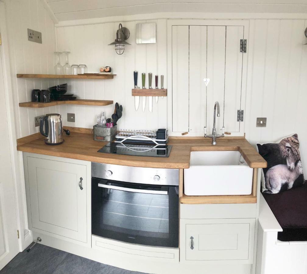 The Shepherds Hut Villa Lonmore Exteriör bild