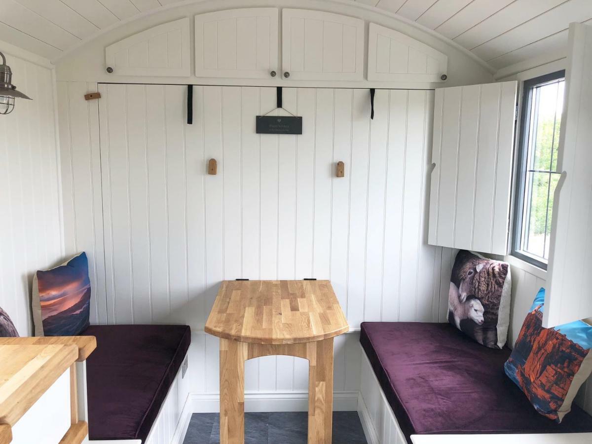 The Shepherds Hut Villa Lonmore Exteriör bild